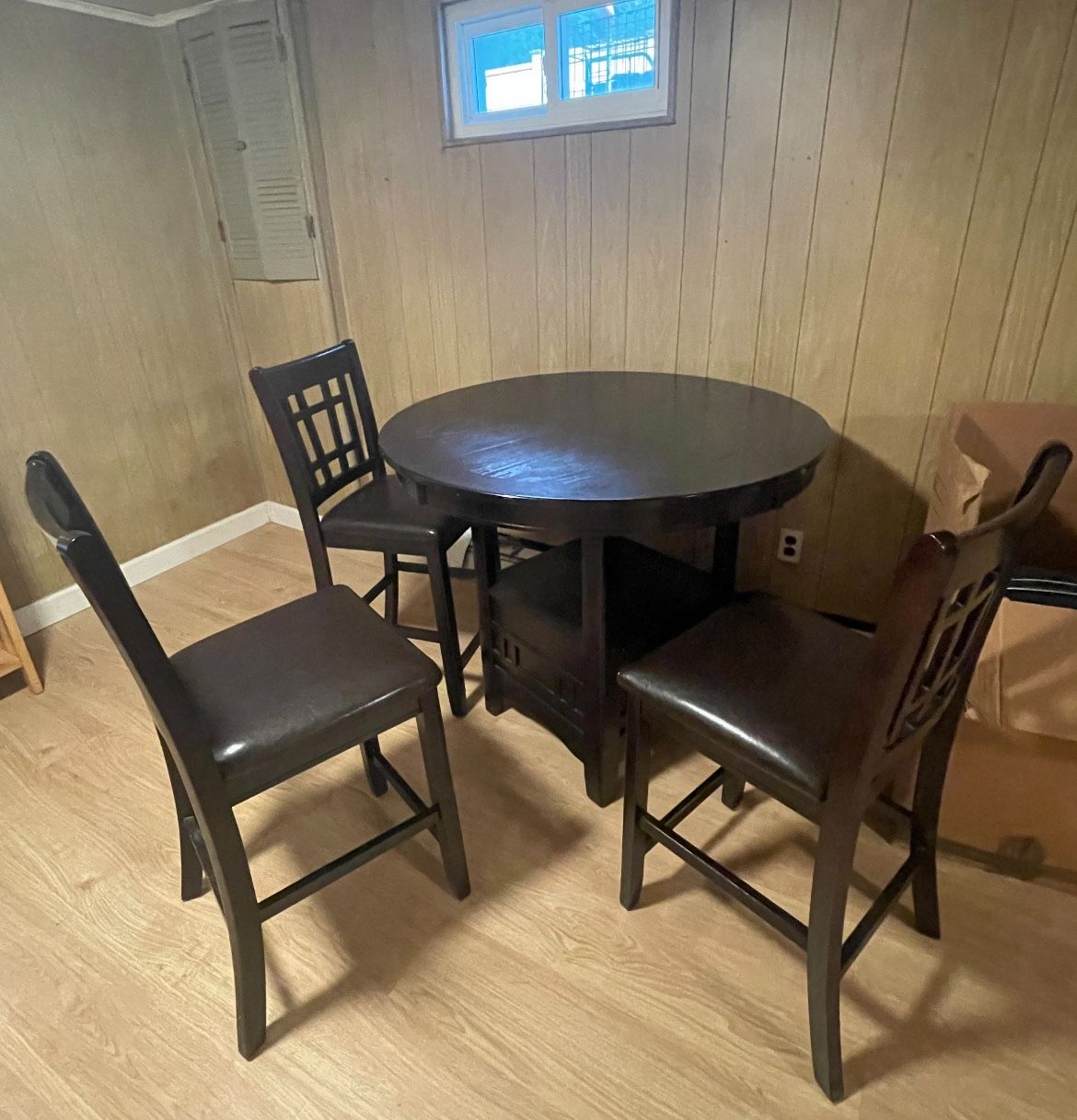 Table with 3 chairs, storage and a leaf