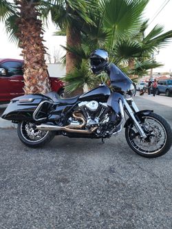 2015 Harley Davidson Road King FLHR