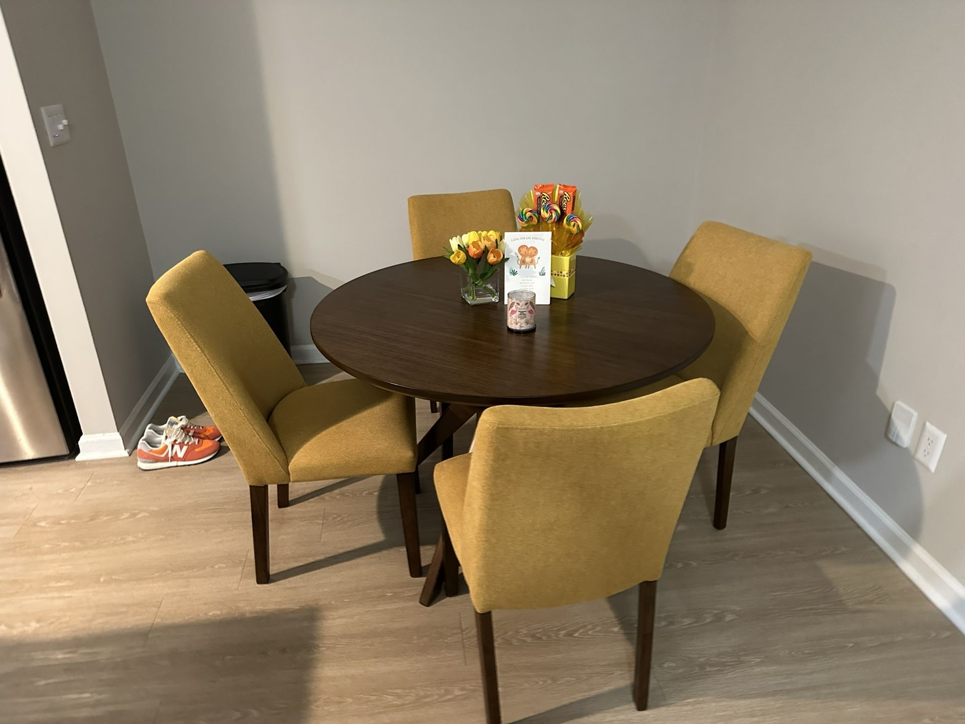 Round Table