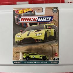 Aston Martin Vantage GTE - Hot Wheels Premium