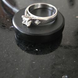Platinum Diamond Ring Princess Cut.