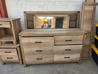 Wood Dresser with Mirror and Drawers/ recamara completa  tamaño queen