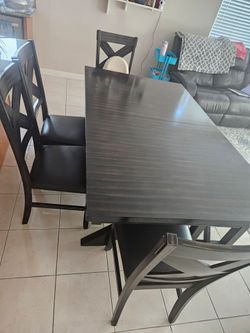 Extendable Dinning Table