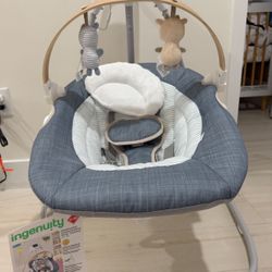 Brand New Ingenuity Simple Comfort Compact Swing with Wood Toy Bar