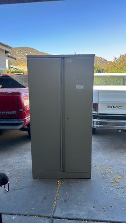 Storage cabinet