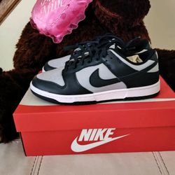 Nike Dunk Low Georgetown...