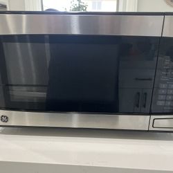 GE Microwave- Like New