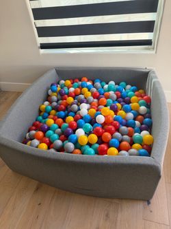 48x48 Ball pit with 800+ premium balls