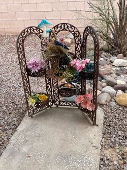 Outdoor plant stand