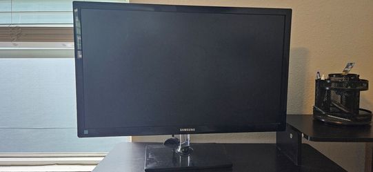 Complete Home Office Computer Setup – Samsung Monitor, Gateway PC, Desk & Speakers