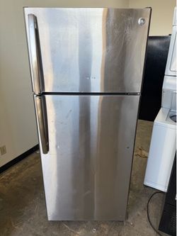 Ge Top & Bottom Refrigerator