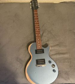 Electric guitar with bag and extra