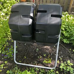 Dual batch rotating compost bin tumbler