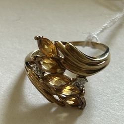 10K Yellow Gold Yellow Amethyst and Diamond Ring Size 6.5