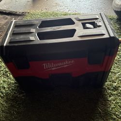 Milwaukee M18 - 2 Gallon Wet/Dry Vacuum