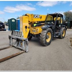 Reach Forklift - 7000lbs 42’ Reach