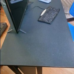 Desk With Free Desk Chair And Free Delivery.. Student Special 