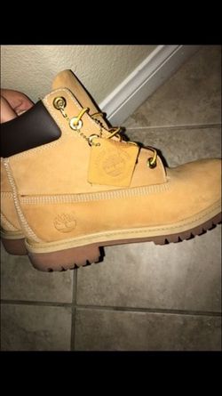TIMBERLANDS SIZE 7 in W and size 5 in M