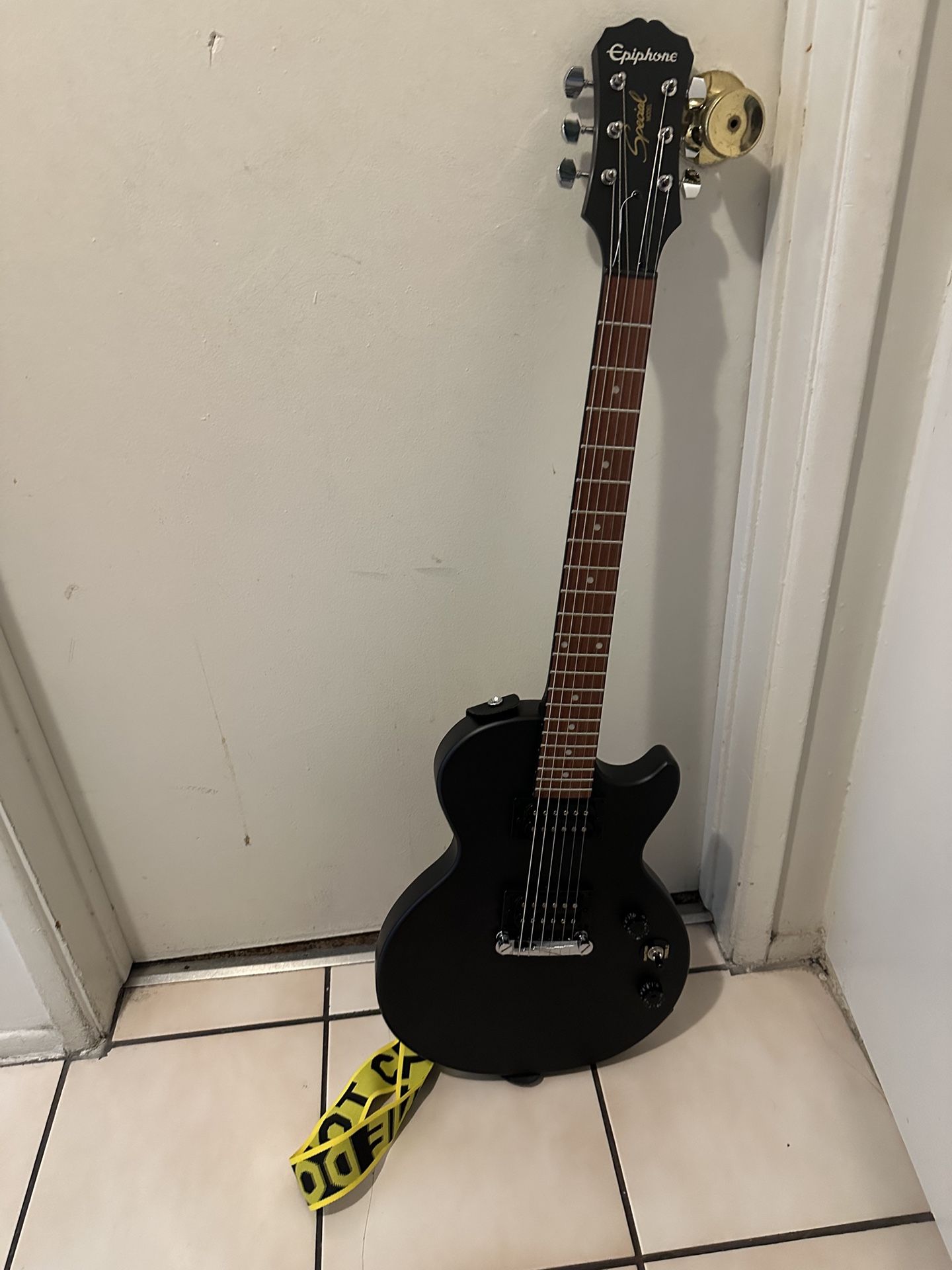 Epiphone Les Paul Electric Guitar With Amp