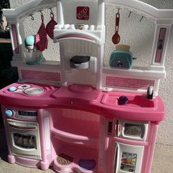 Kids Toy Kitchen Playset - FREE