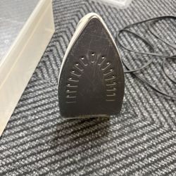 Steam Iron Black Deeker 