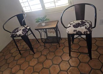 $100 CHAIRS AND STAND