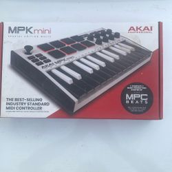 MPK MINI  KEYBOARD VISALIA $40