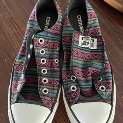 Converse Tennis Shoes (men’s 7 or  Women’s 9)