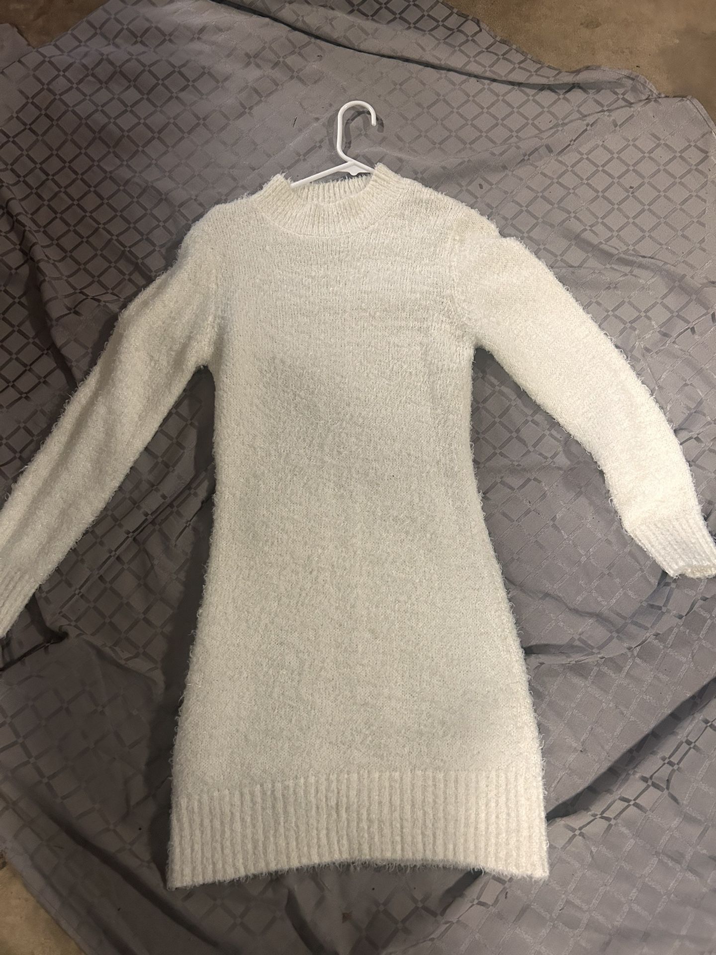 Junior Sizing Xl - la gold Sweater Dress. 