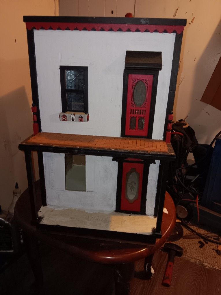 $150/OBO Vintage Doll House And Furniture 