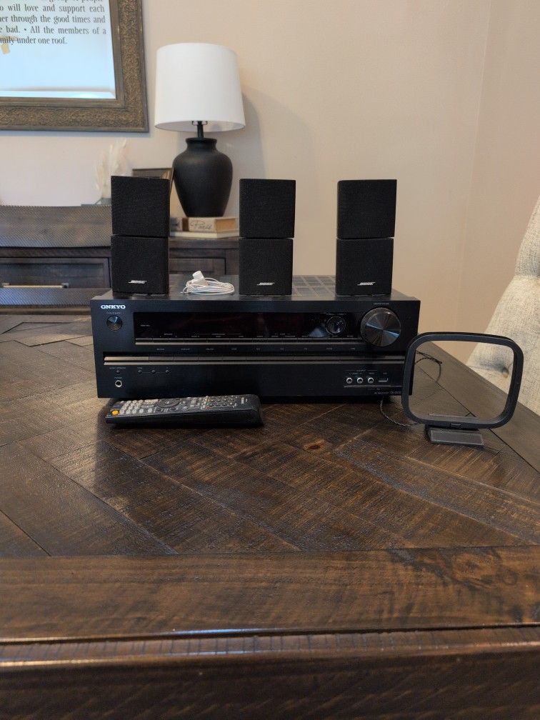 ONKYO AV Receiver, Surround Sound, w/3 BOSE Speakers