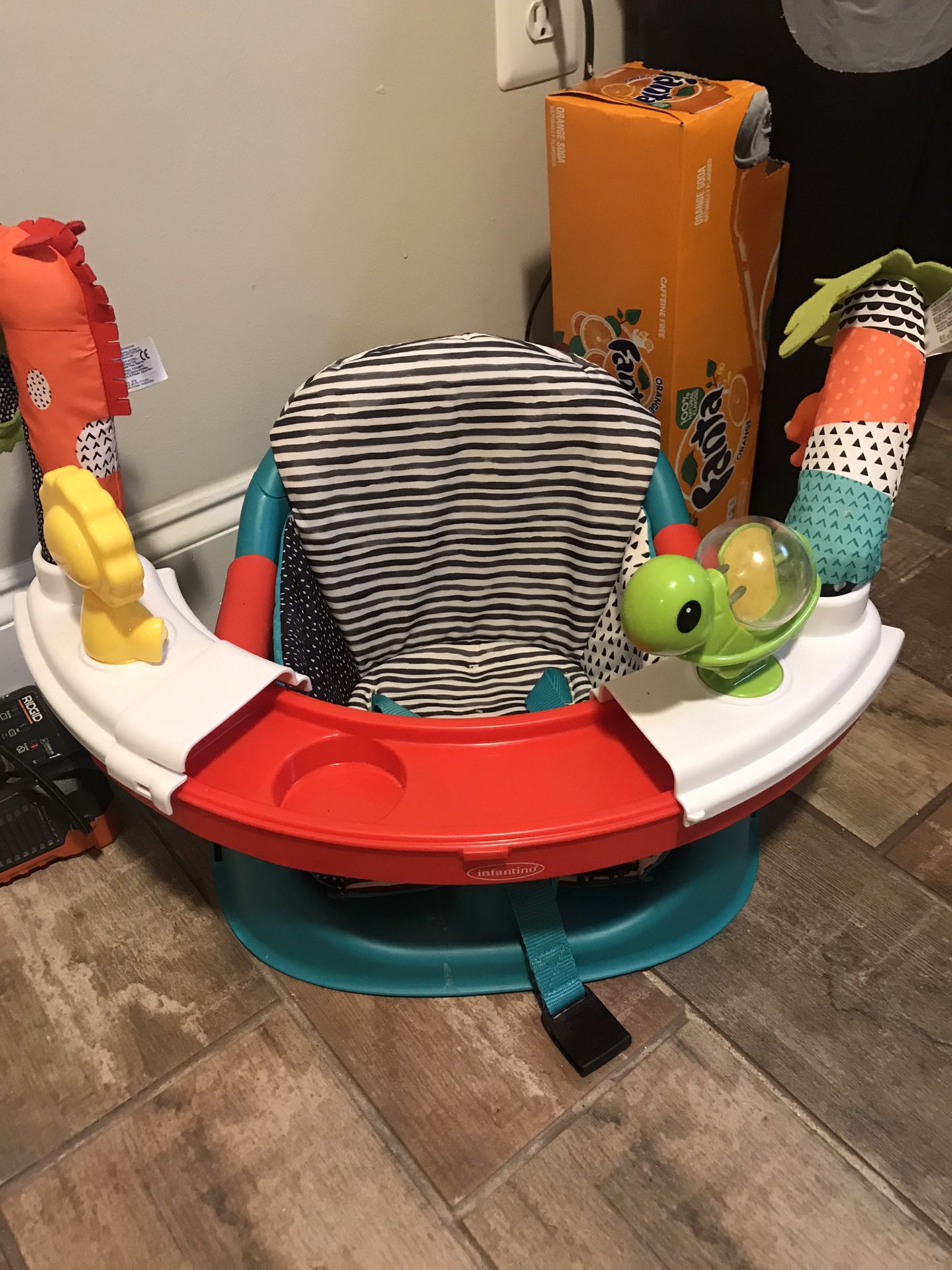 Baby entertainment seat
