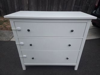 Glossy White ikea Hemnes 3 drawers i Dresser . Delivery Available