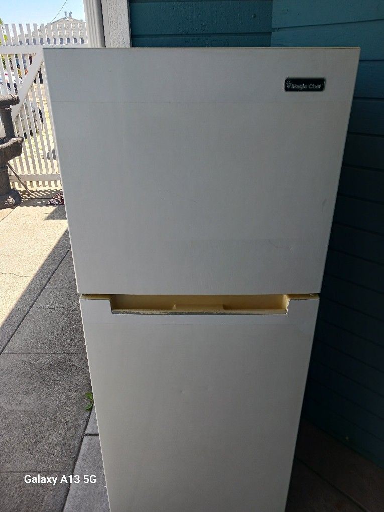 Refrigerator 