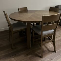 Dining Table and 4 Chair