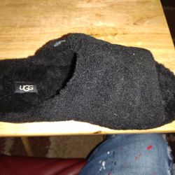 UGG Ladies Slip Ons Sz 9