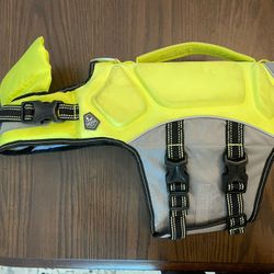 Arcadia Trail Medium Yellow Dog Life jacket 