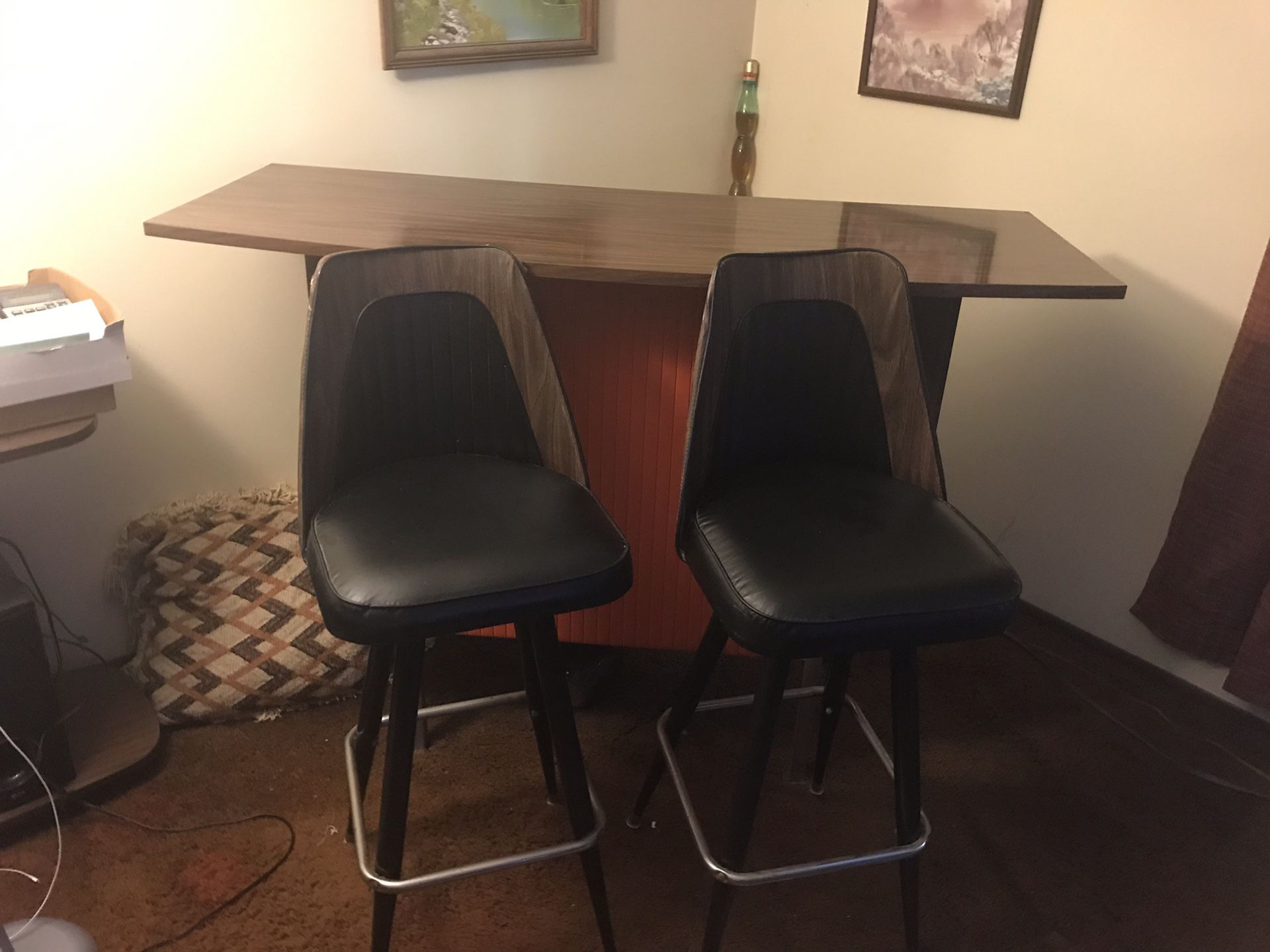 Portable bar with 1 bar chair