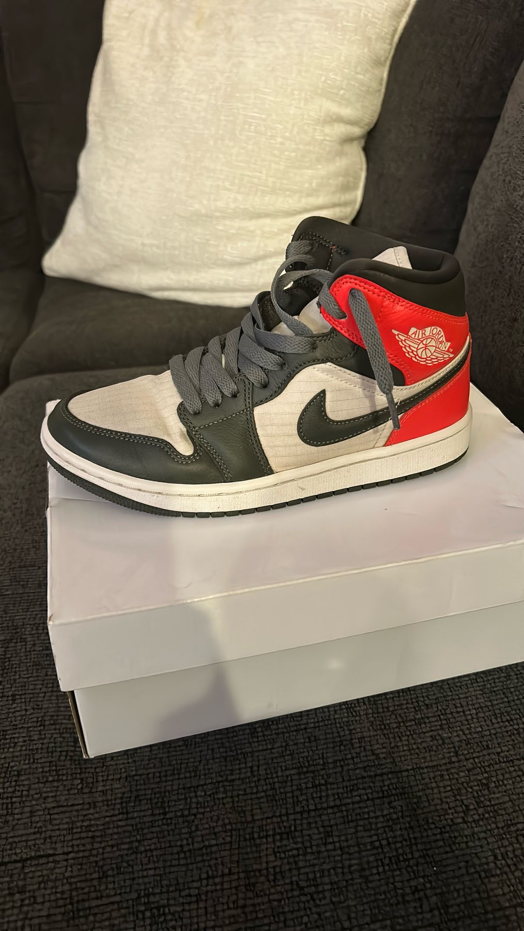 Air Jordan 1 Mid Se Brand New