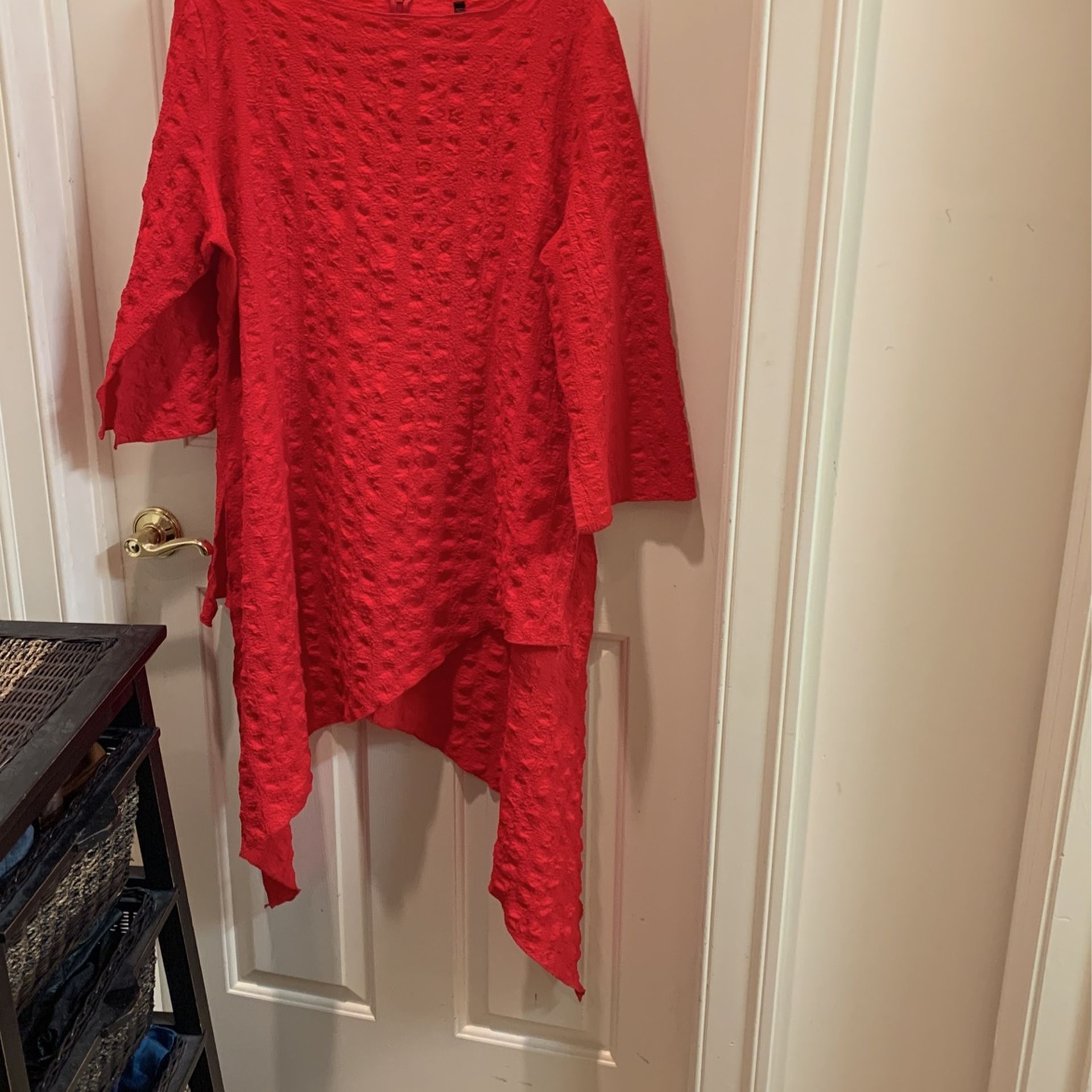Lightweight ‘sear sucker’ Boat Neck Red Tunic 