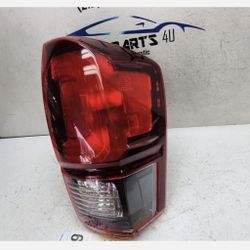 dark 2016 - 2022 TOYOTA TACOMA RIGHT PASSENGER HALOGEN TAIL LIGHT OEM AY06409
