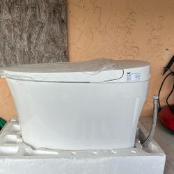 brand is R&T, model , W5100s color white , size standard !