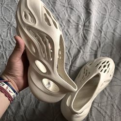 Foam Runners Sand Size 13