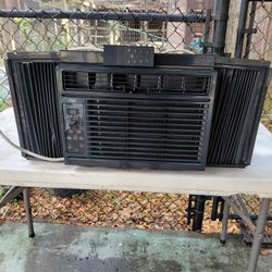 Arctic  King Window Unit 5000BTUs  With  Remote 