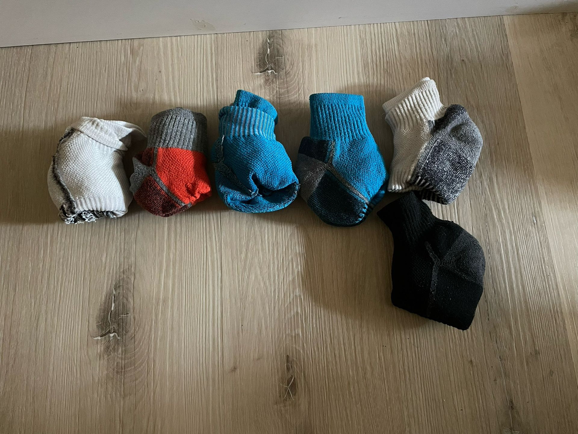 6 pairs of youth timberland socks