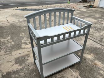 GRACO Pebble Gray Wooden Changing Table With Two Shelves (00524-36F) Brand New