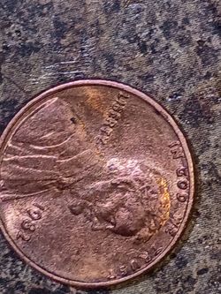 Collector rare 1982 small date no mint mark penny