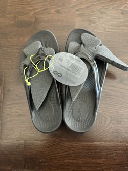 Oofos Women's Recovery Sandals . Size 5