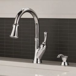 Delta Savile Chrome Single Handle Deck-mount Pull-down Kitchen Faucet with Sprayer (Includes Deck Plate) 1822