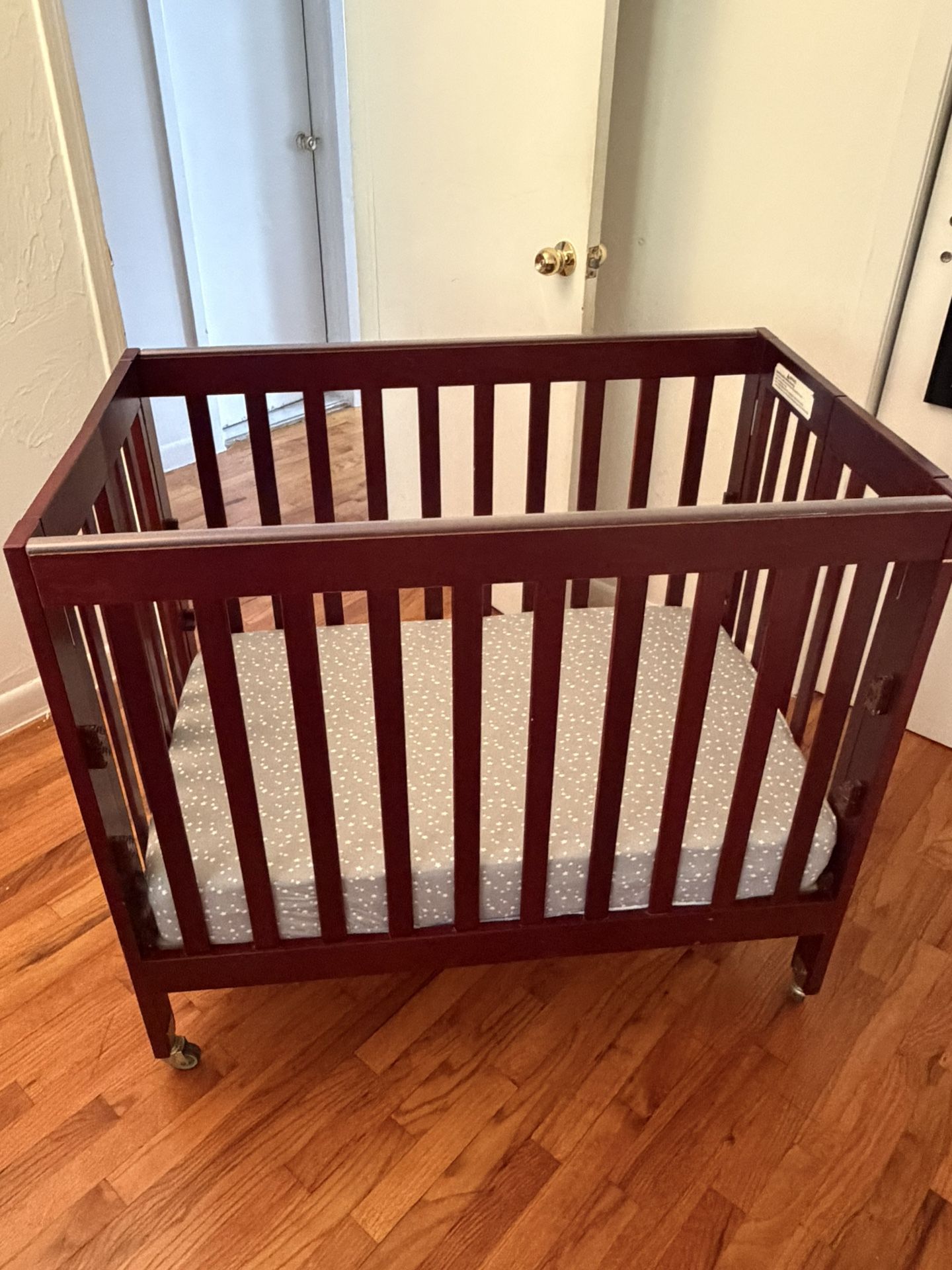 Mini Crib With Organic Mattress 